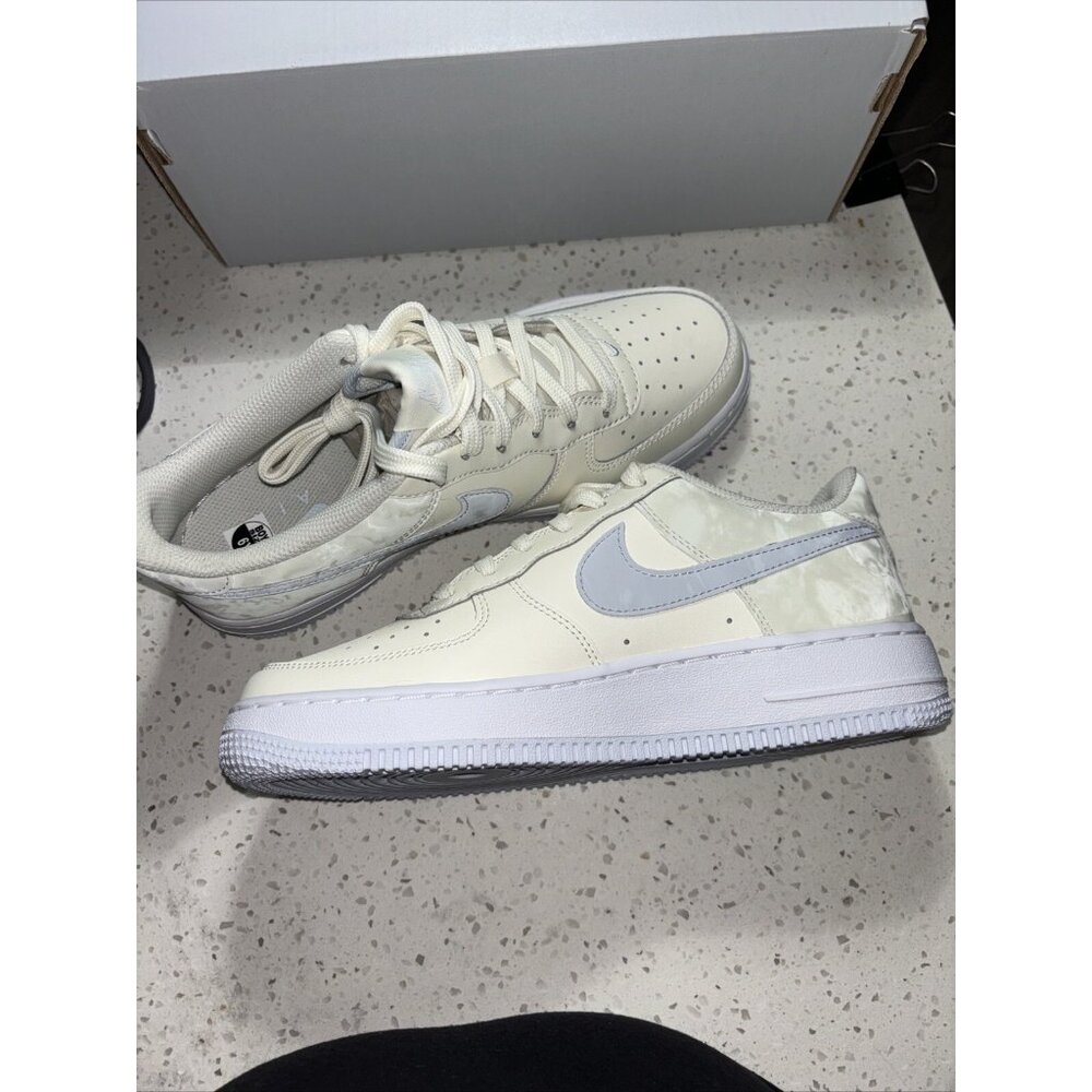 Nike Air Force 1 (GS) Shoes Big Kid’s SZ 7Y Pale Ivory/Grey CT3839-110 - Picture 3 of 8